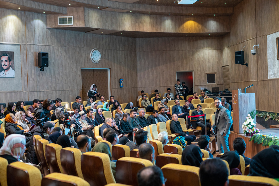  همایش تعادل در تلاطم